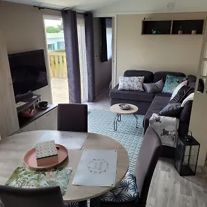 Mobilhome Confort Pour Randonneurs, Proche Saint-malo, A 100 M De La Et Du Gr34 Camping